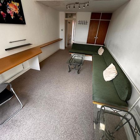Two-Bedroom Flat Close To Uni & Shopping Center With Free Parking كوفنتري المظهر الخارجي الصورة