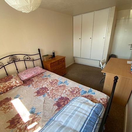 Two-Bedroom Flat Close To Uni & Shopping Center With Free Parking كوفنتري المظهر الخارجي الصورة