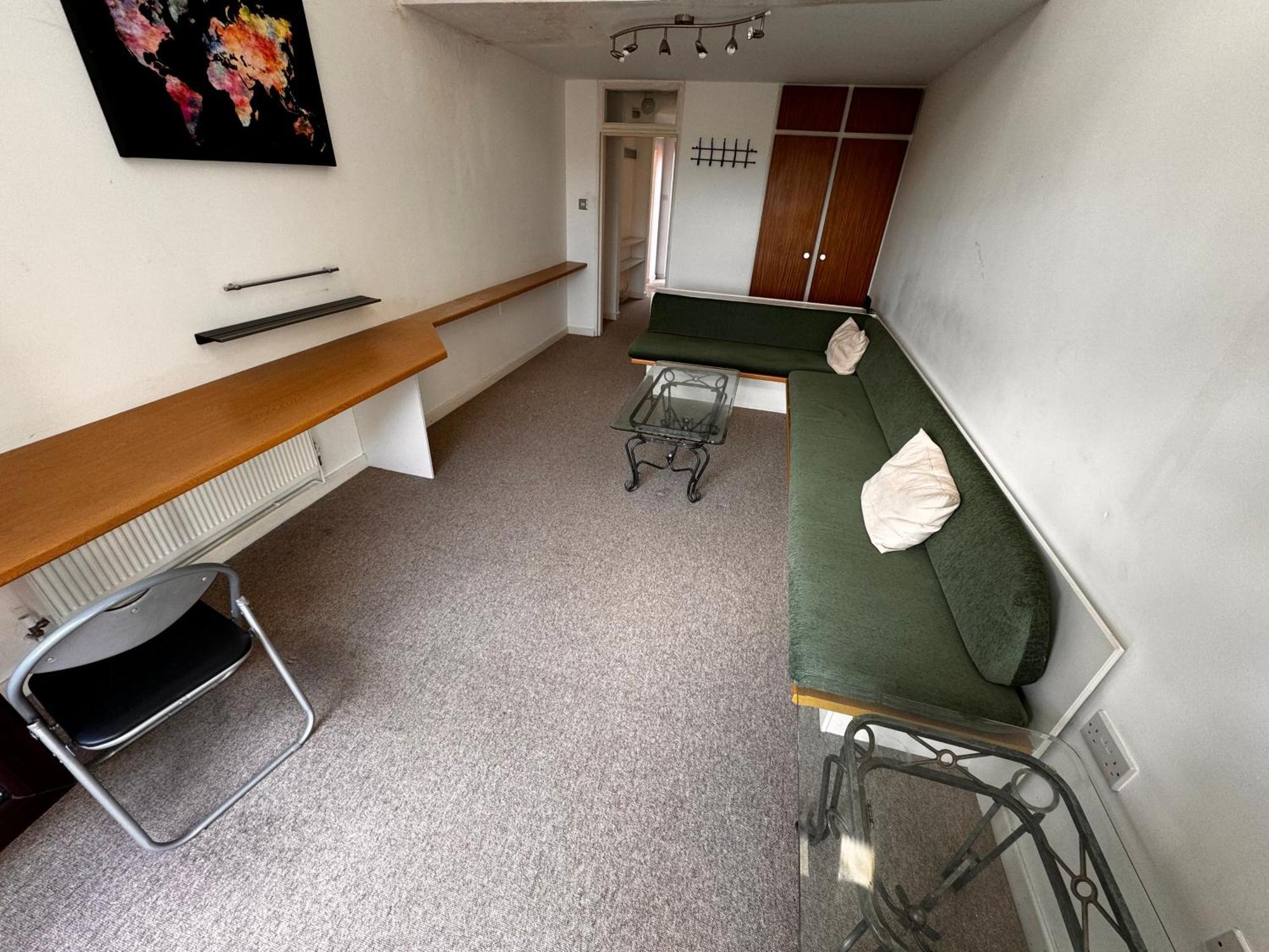 Two-Bedroom Flat Close To Uni & Shopping Center With Free Parking كوفنتري المظهر الخارجي الصورة